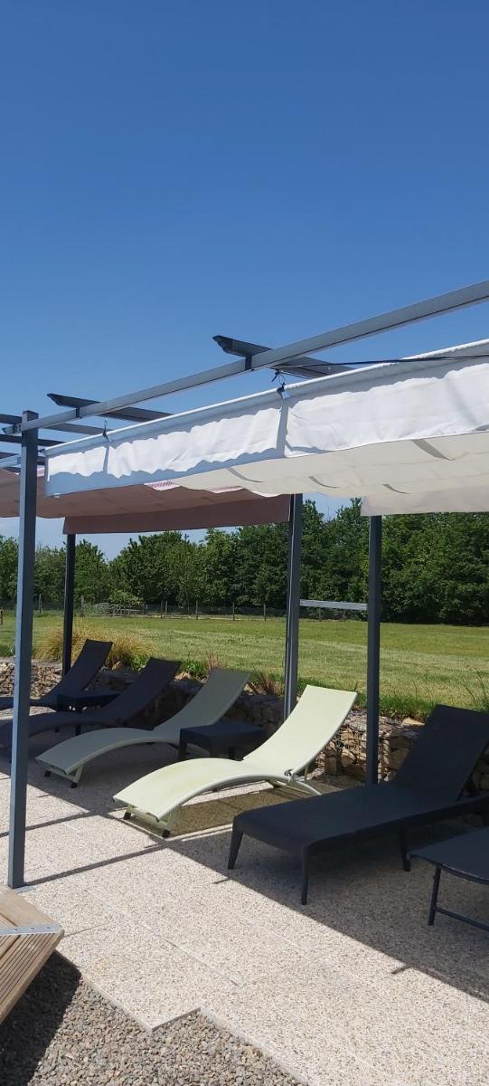 Beautiful 2 bed cottage with swimming pool - Housity