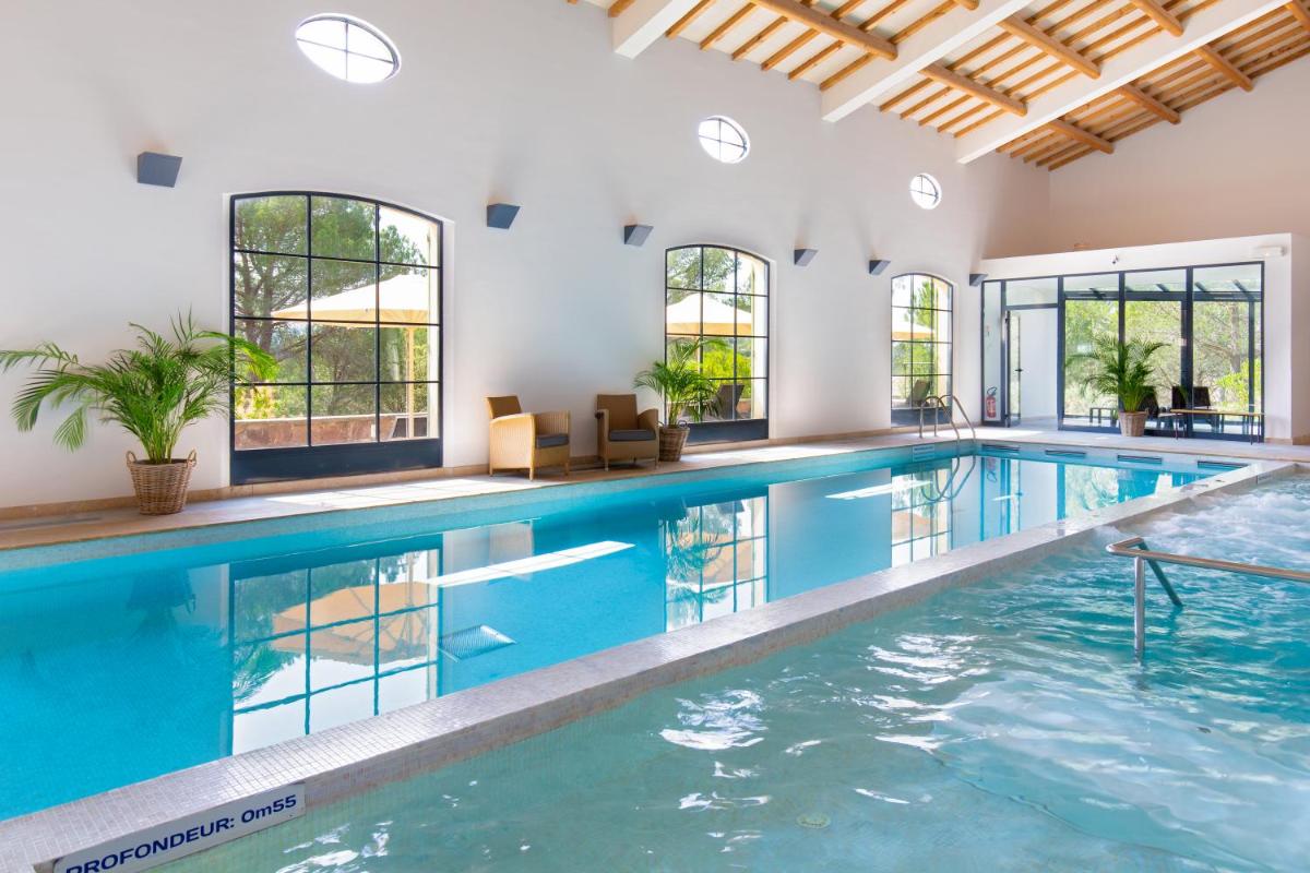 Piscine de l'établissement Les Appartements et Maisons du Domaine de Saint Endréol Golf & Spa Resort ou située à proximité
