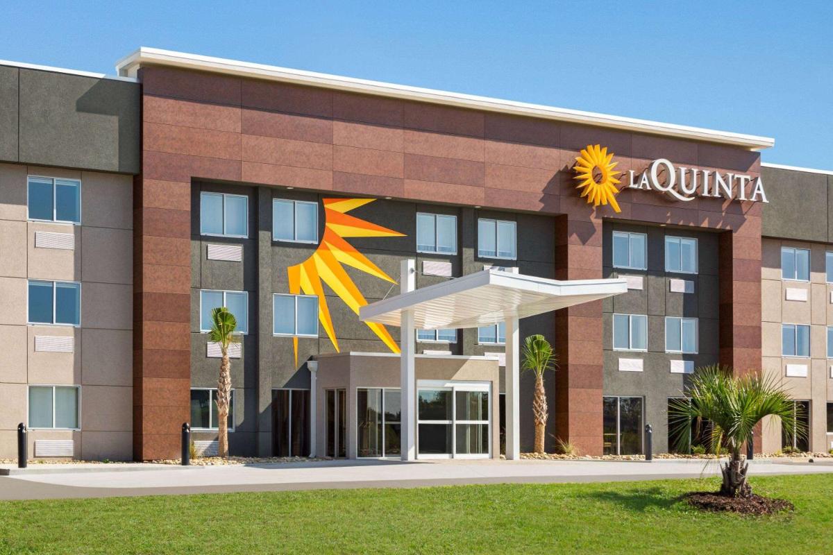 La Quinta Inn by Wyndham Columbia NE Fort Jackson - Housity