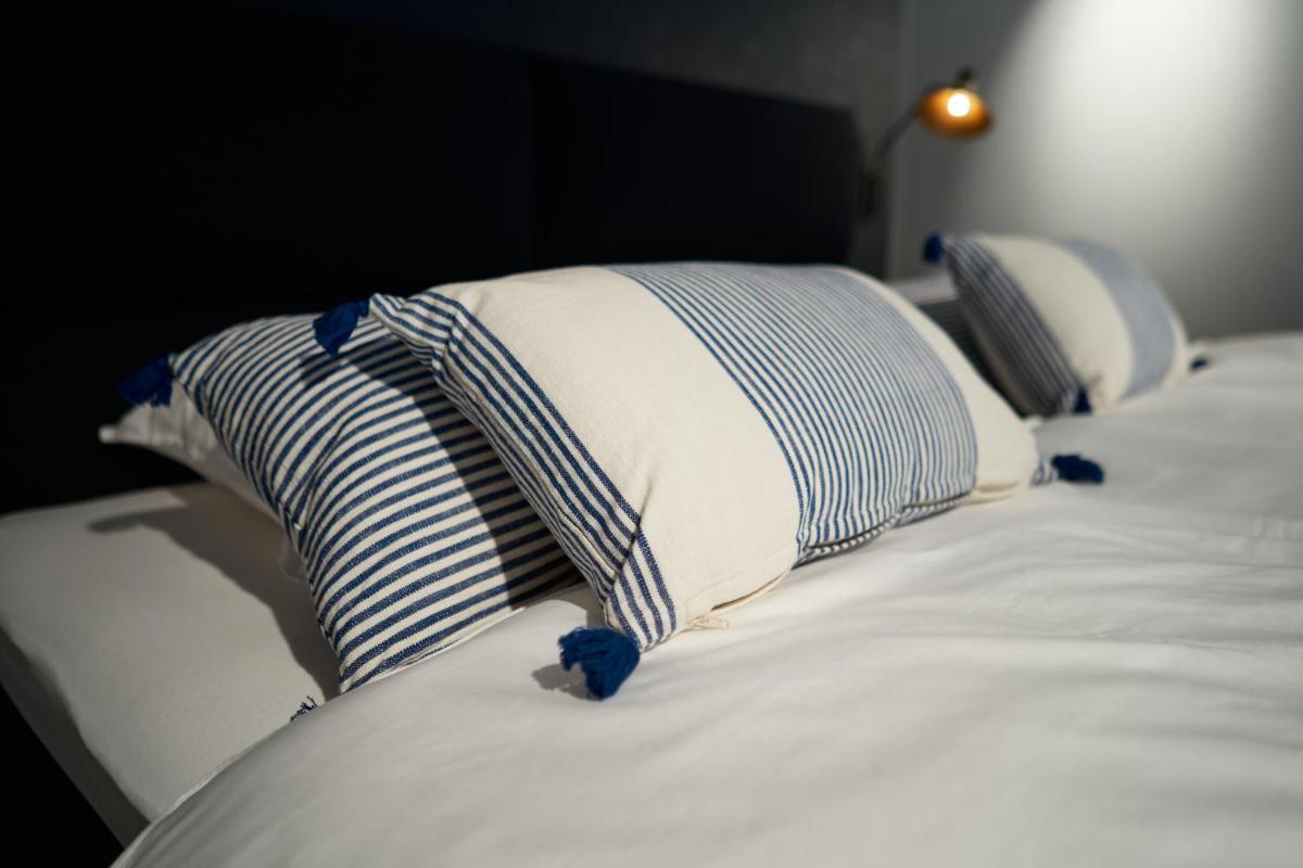 Captains Boathouse Studio - Housity