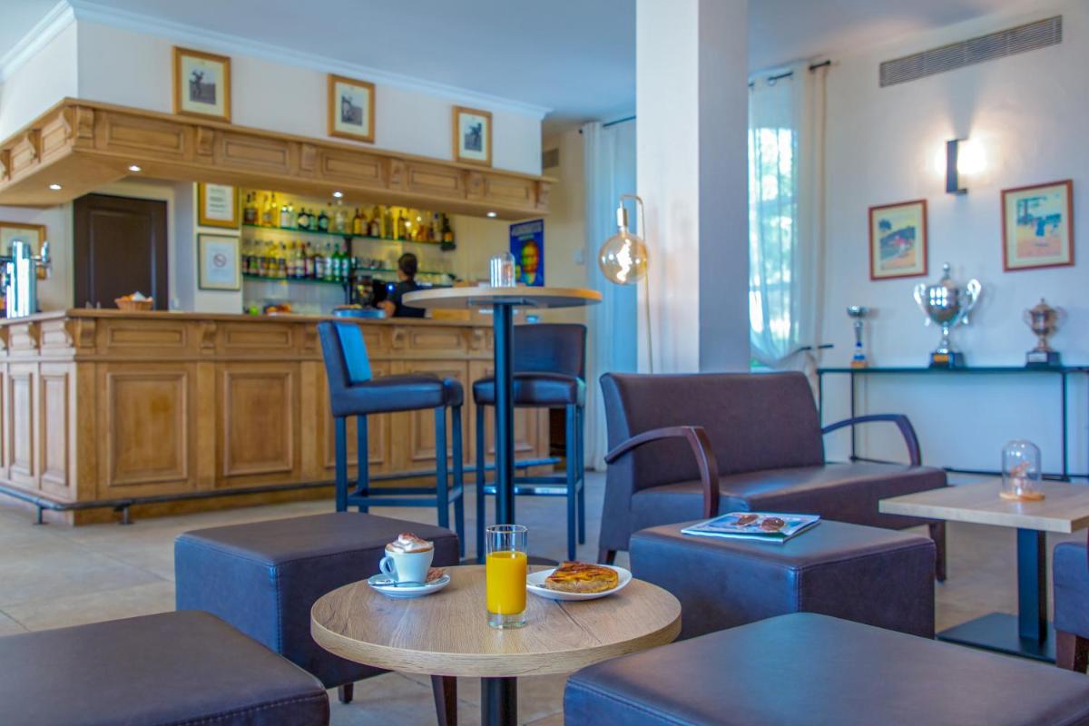 Boissons dans l'établissement Les Appartements et Maisons du Domaine de Saint Endréol Golf & Spa Resort