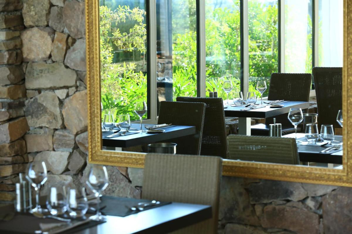Restaurant ou autre lieu de restauration dans l'établissement Les Appartements et Maisons du Domaine de Saint Endréol Golf & Spa Resort