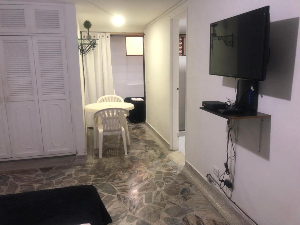Apartamento cómodo en Laureles , céntrico y bien ubicado 201 - Housity