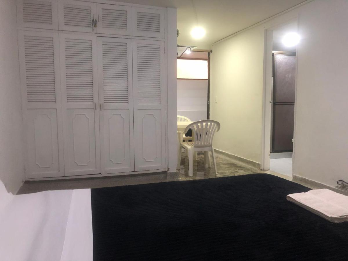 Apartamento cómodo en Laureles , céntrico y bien ubicado 201 - Housity