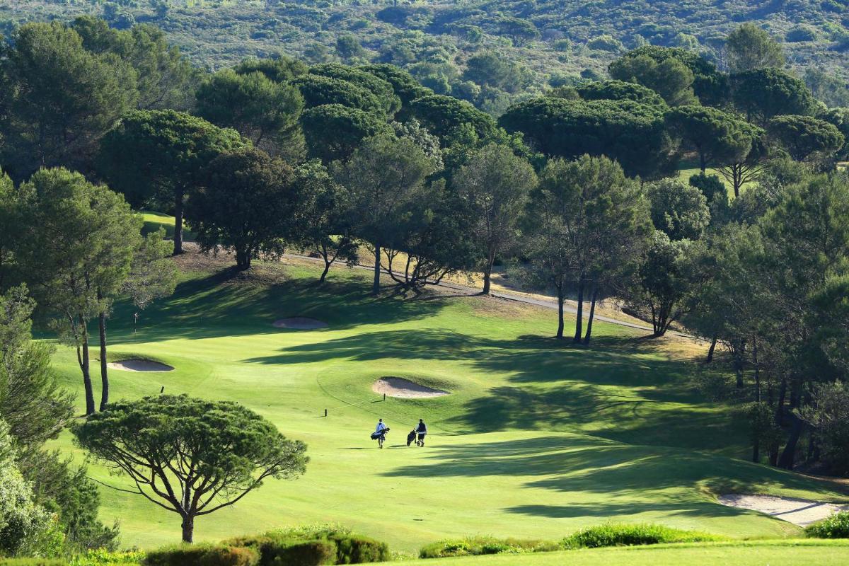 Golf sur le terrain de le complexe hôtelier ou à proximité