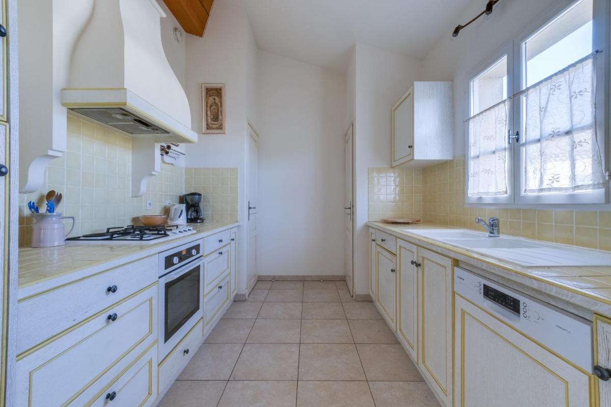 Cuisine ou kitchenette dans l'établissement Les Appartements et Maisons du Domaine de Saint Endréol Golf & Spa Resort