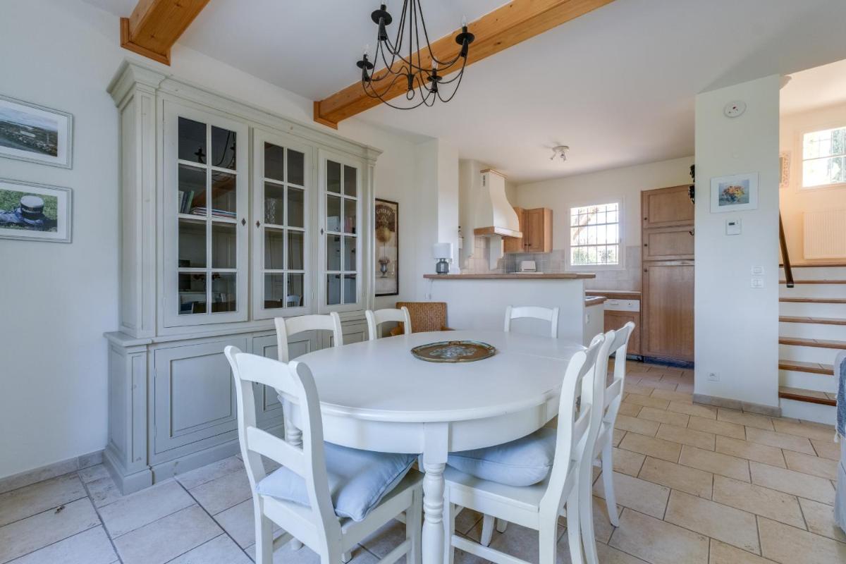 Cuisine ou kitchenette dans l'établissement Les Appartements et Maisons du Domaine de Saint Endréol Golf & Spa Resort