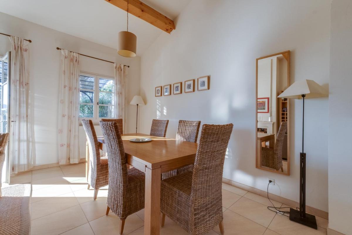 Coin salon dans l'établissement Les Appartements et Maisons du Domaine de Saint Endréol Golf & Spa Resort