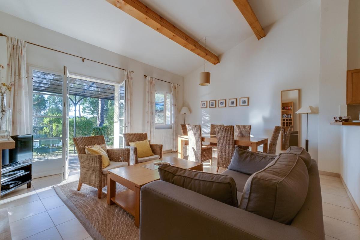 Coin salon dans l'établissement Les Appartements et Maisons du Domaine de Saint Endréol Golf & Spa Resort