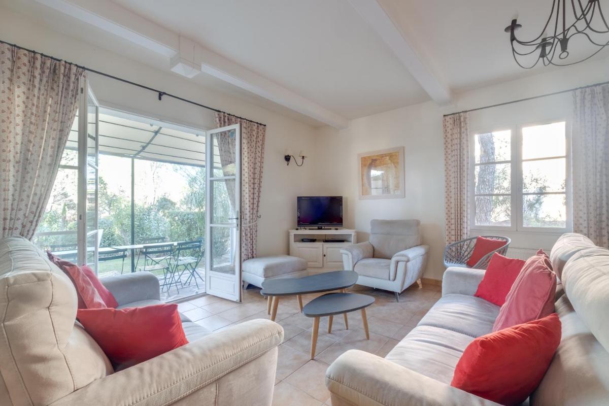 Coin salon dans l'établissement Les Appartements et Maisons du Domaine de Saint Endréol Golf & Spa Resort