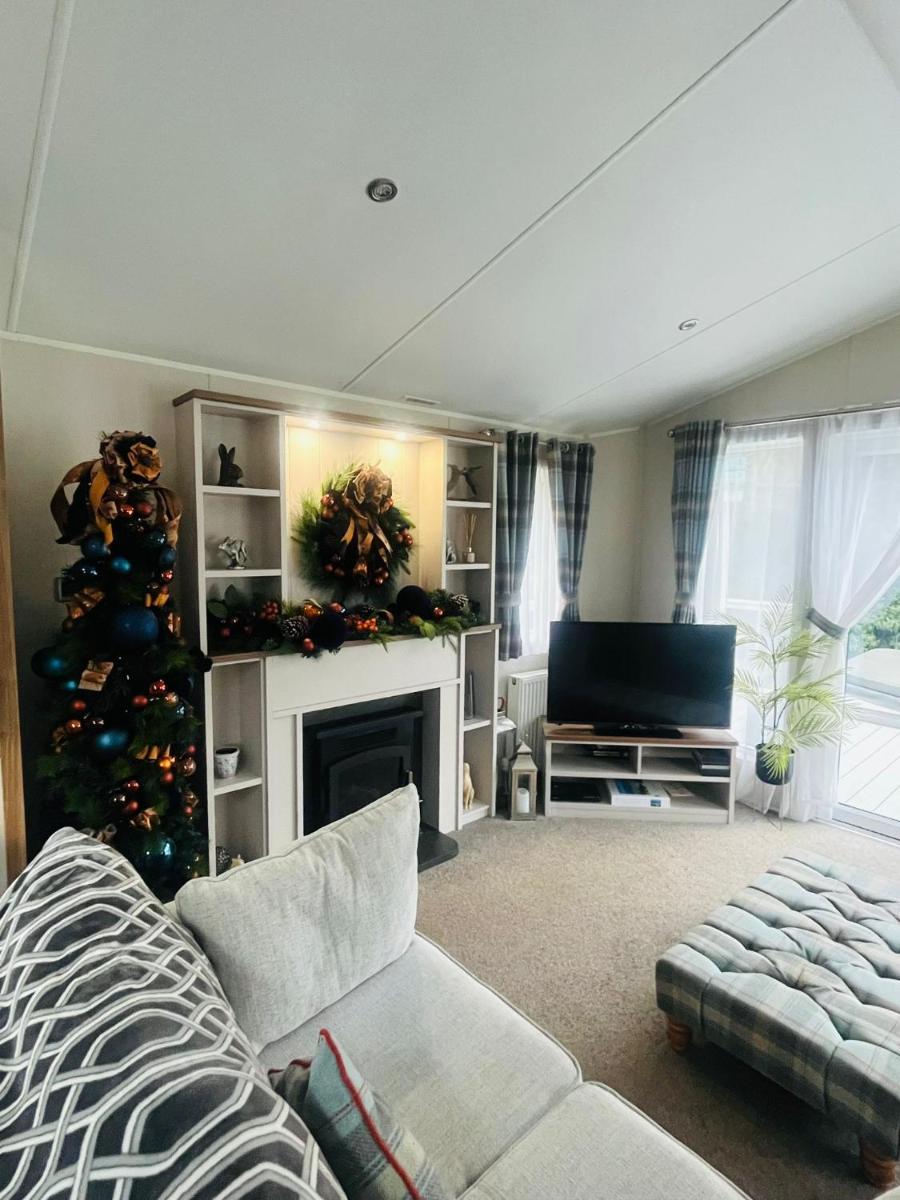 Hidden Jewel Lodge with Hot Tub - Housity