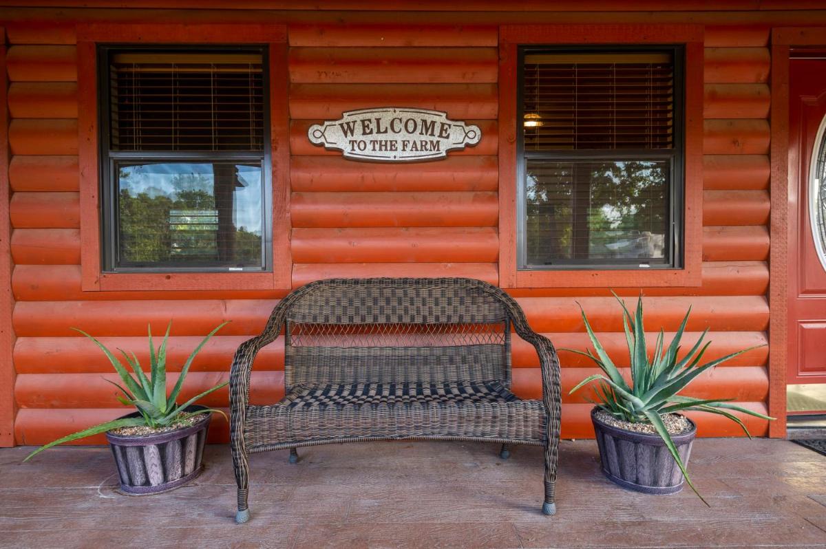 Cabin 2 Rental 15 minutes from Magnolia and Baylor - Housity