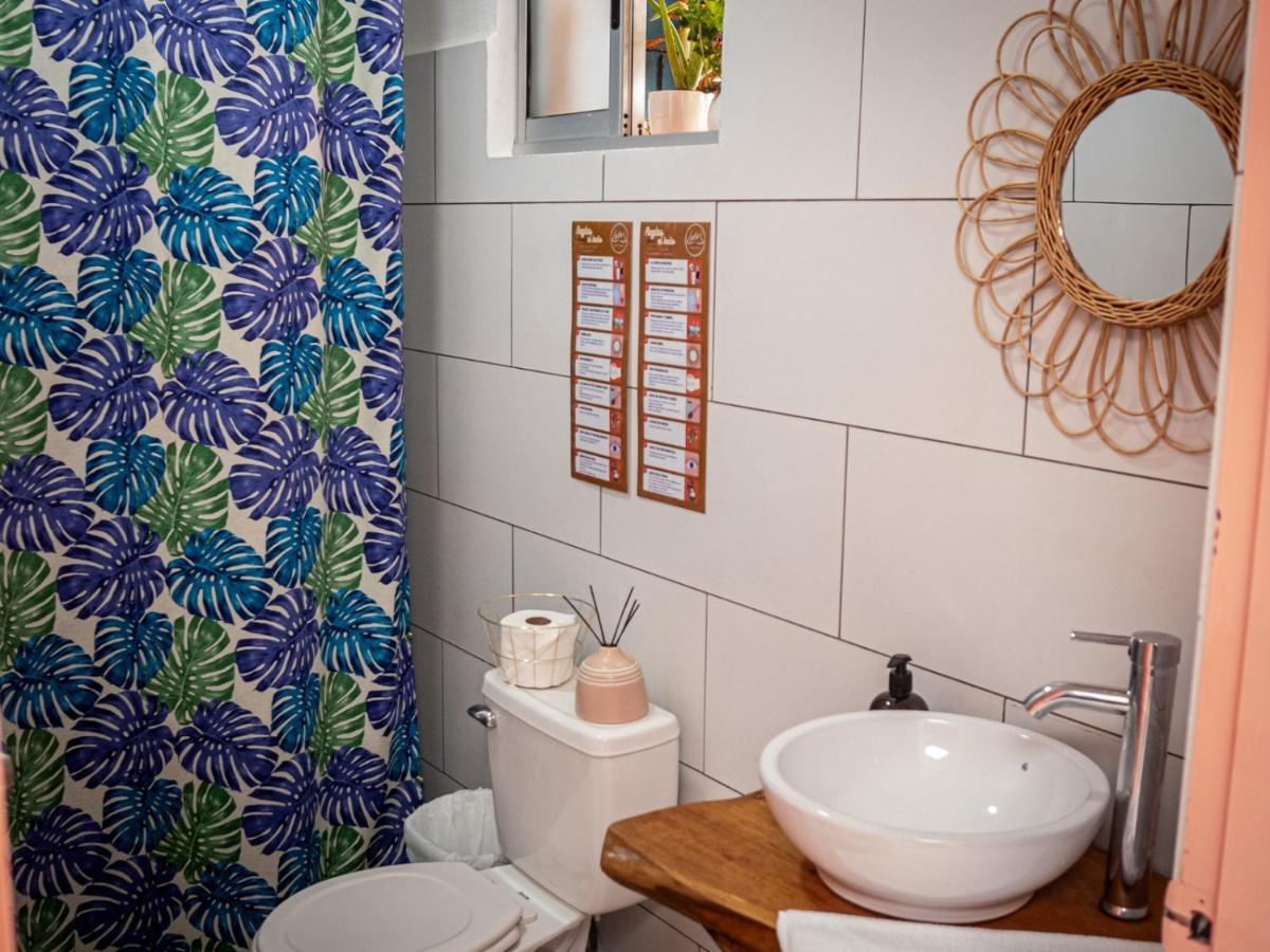 Lolas Hostal Hab. doble (baño privado) - Housity