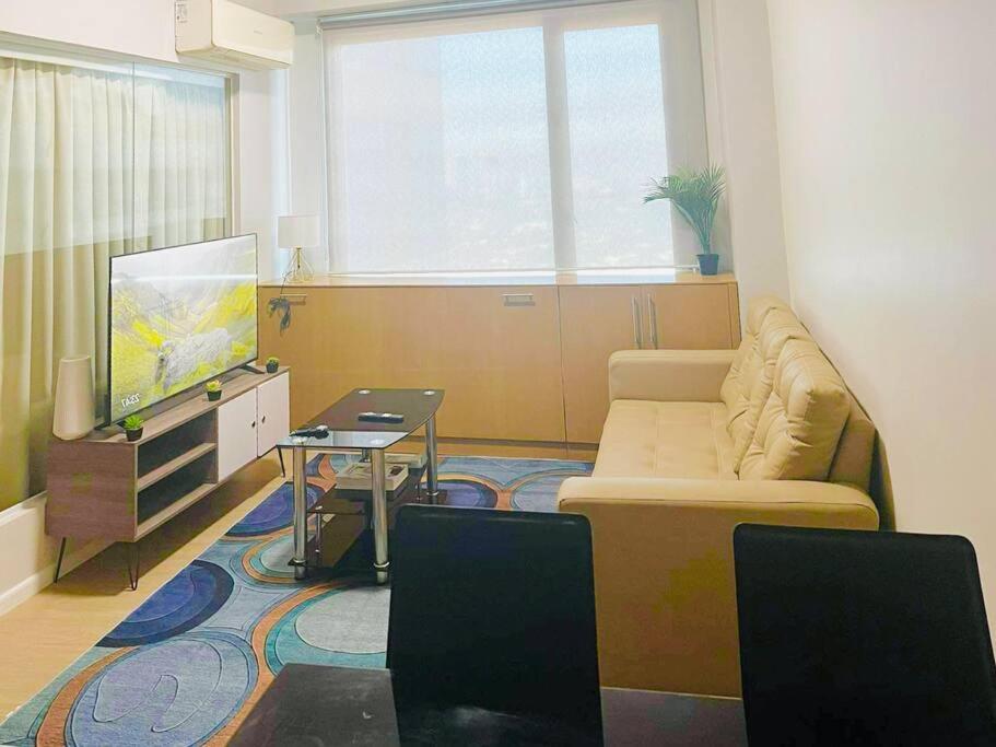 Modern and Cozy Condo with view in Eastwood Manila - Housity