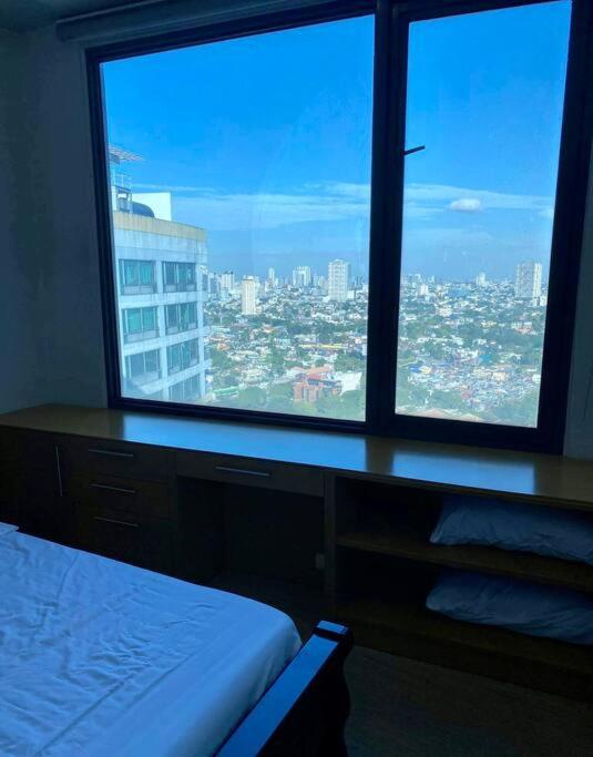 Modern and Cozy Condo with view in Eastwood Manila - Housity