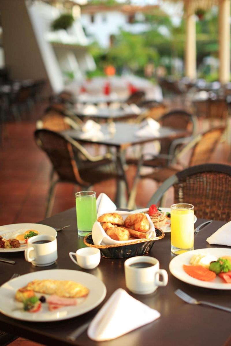 Costa Club Punta Arena - Desayuno Incluido - Housity