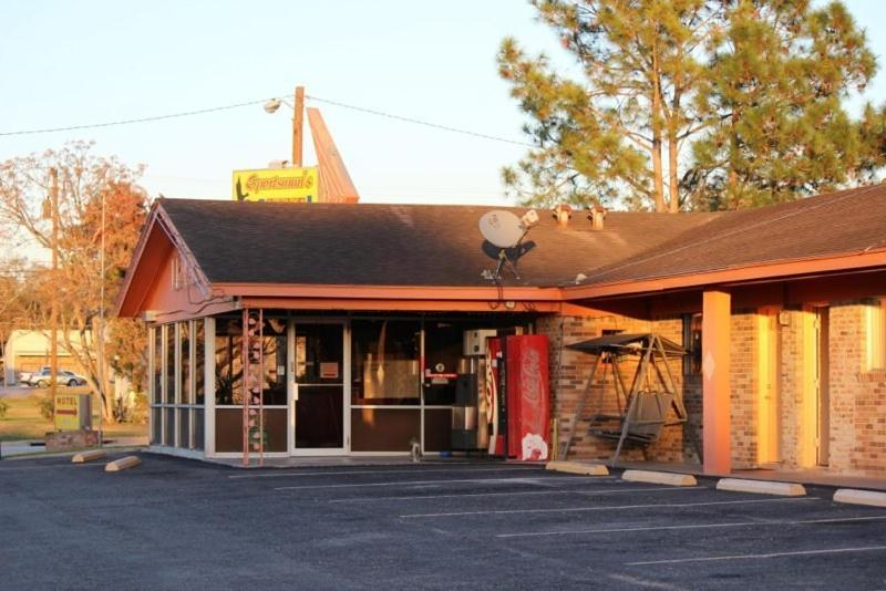 Sportsman's Motel - Housity