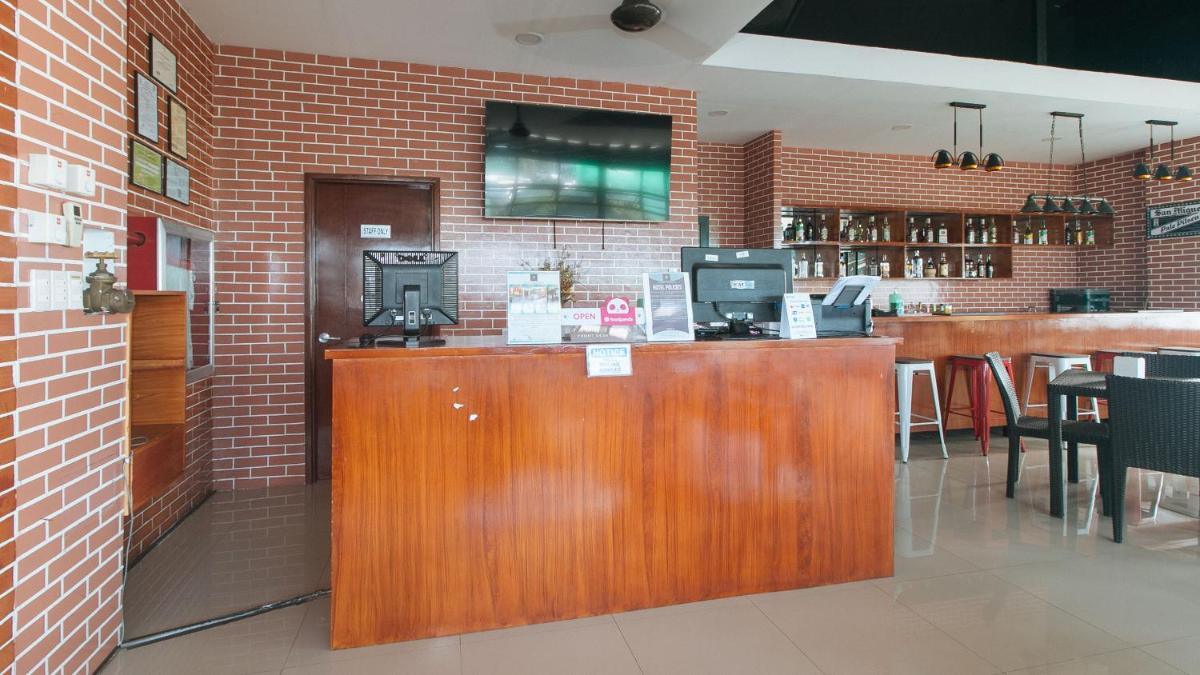 M28 Hotel and Apartments Quezon City - Housity