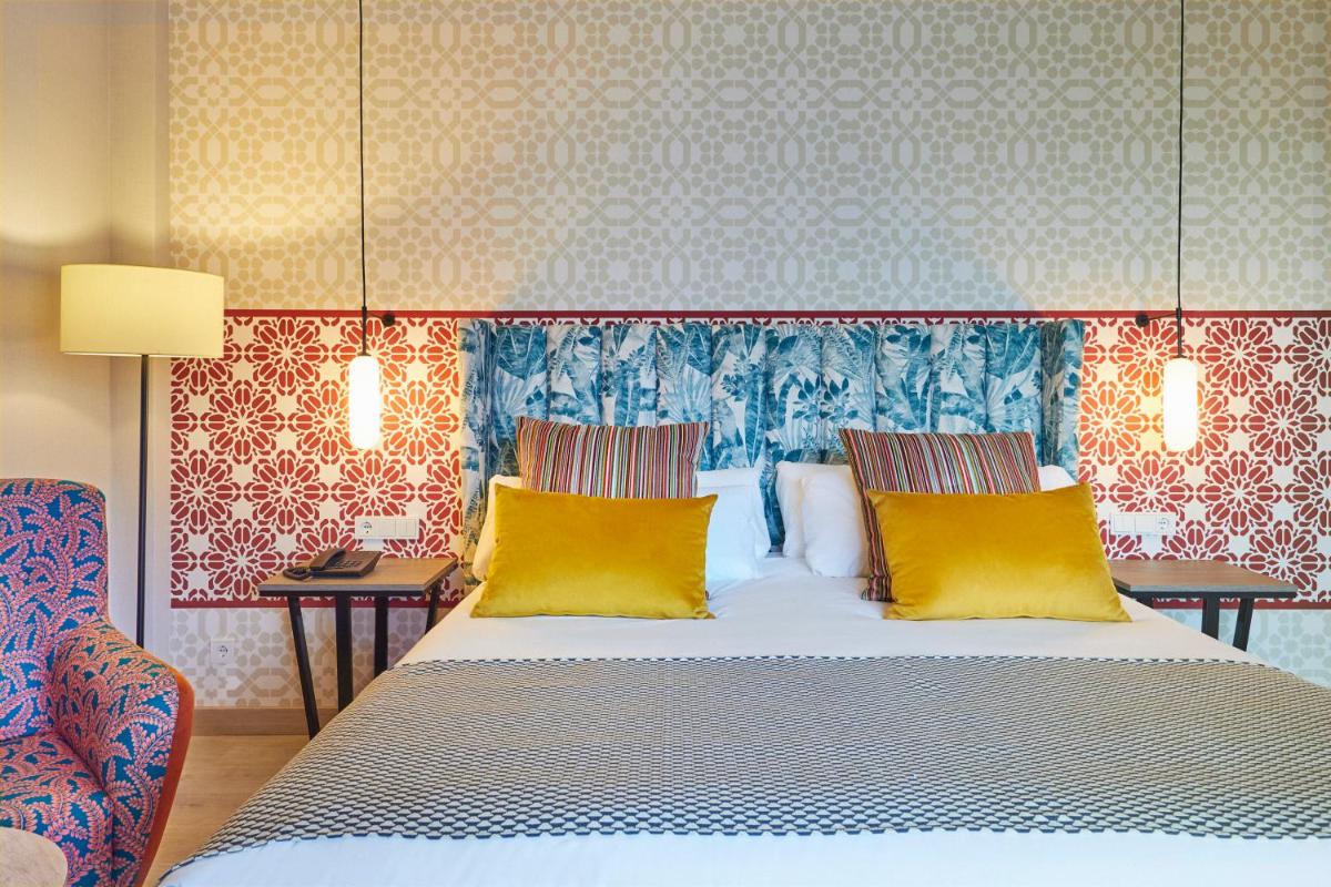 Cama o camas de una habitación en Hesperia Sevilla