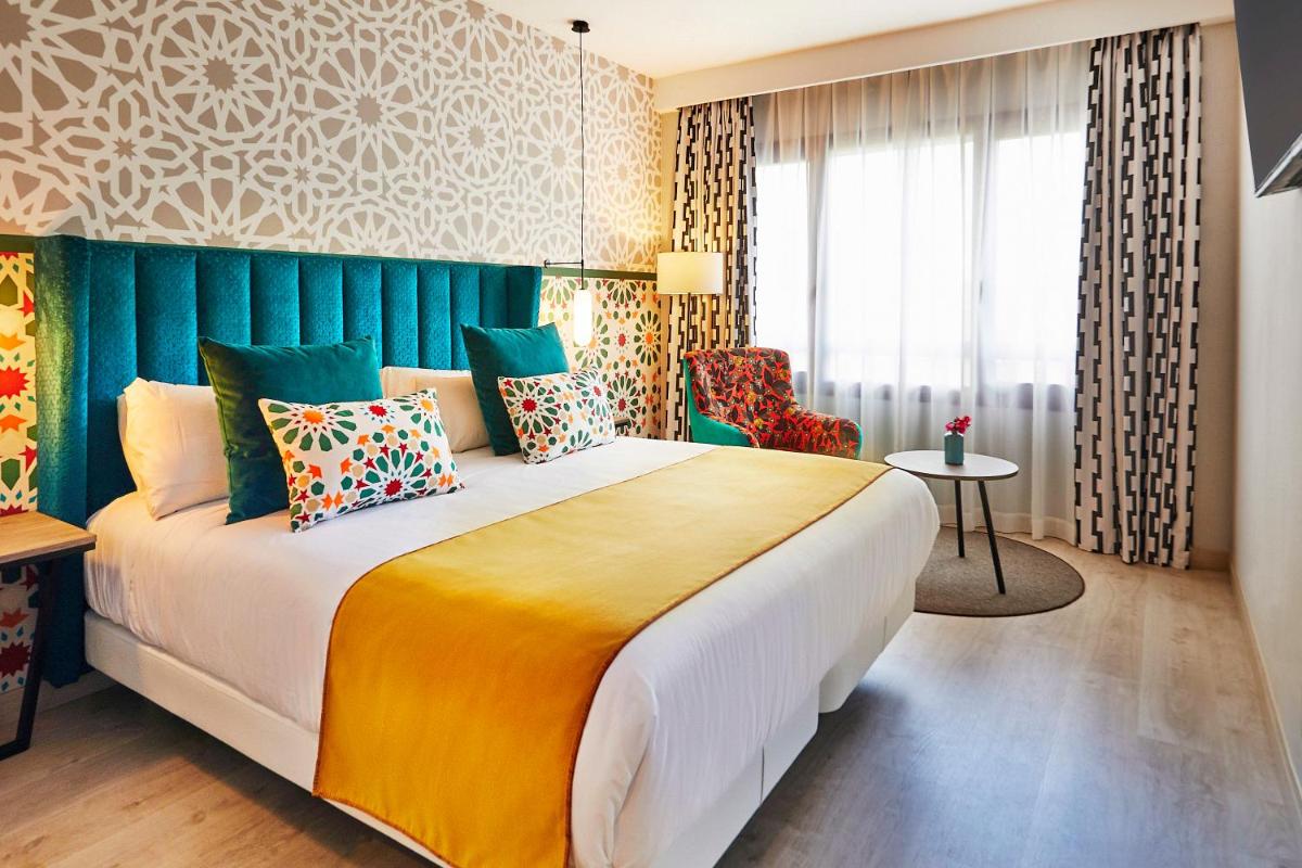 Cama o camas de una habitación en Hesperia Sevilla