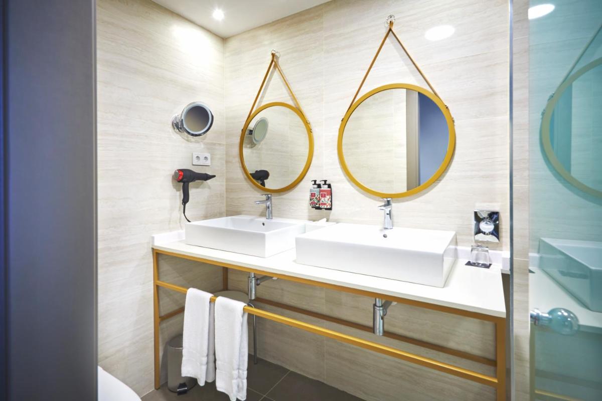 Un baño de Hesperia Sevilla