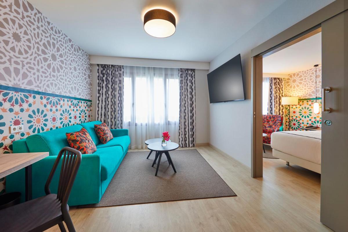 Cama o camas de una habitación en Hesperia Sevilla
