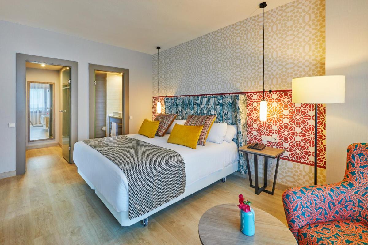 Cama o camas de una habitación en Hesperia Sevilla