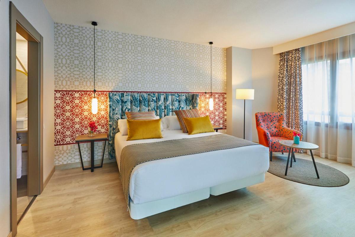 Cama o camas de una habitación en Hesperia Sevilla