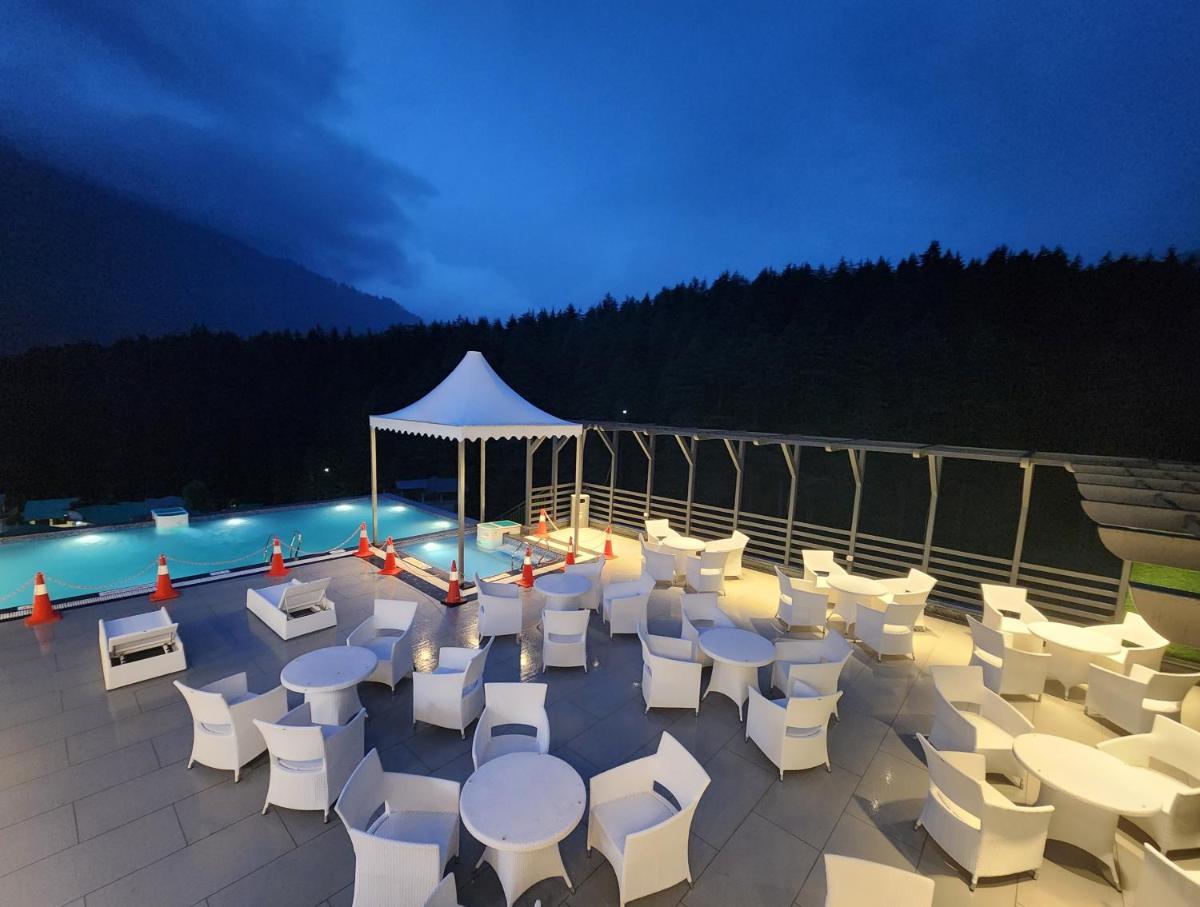 The Orchard Greens Resort - A Centrally Heated Property - Housity
