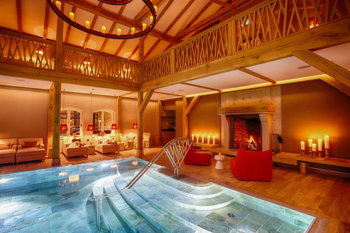 Der Swimmingpool an oder in der Nähe von Weissenhaus Private Nature Luxury Resort