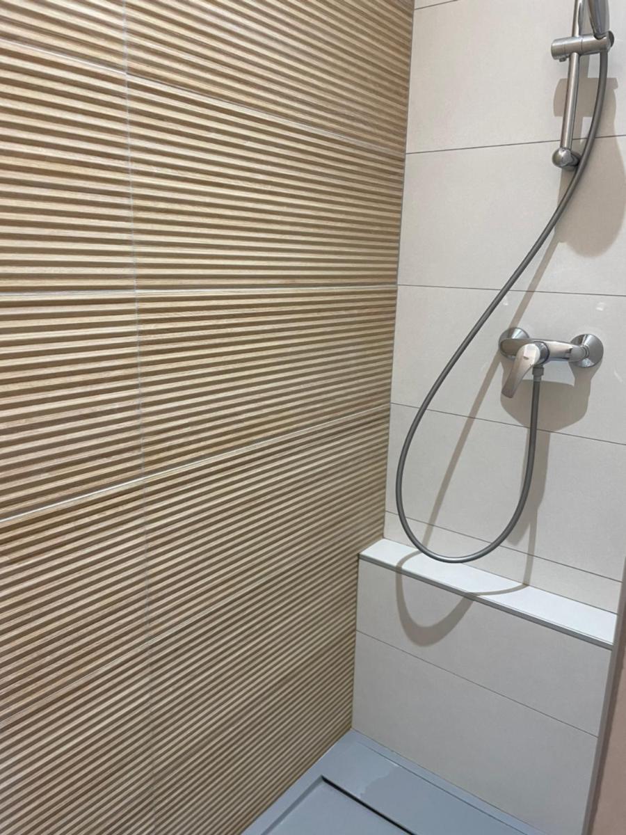 Chambre tropicale privée au coeur d'un village calme et proche du vignoble - Hizvo