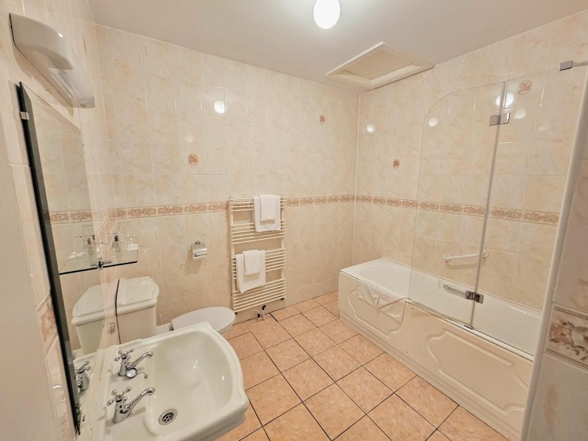 The Glenbeigh Hotel - Housity