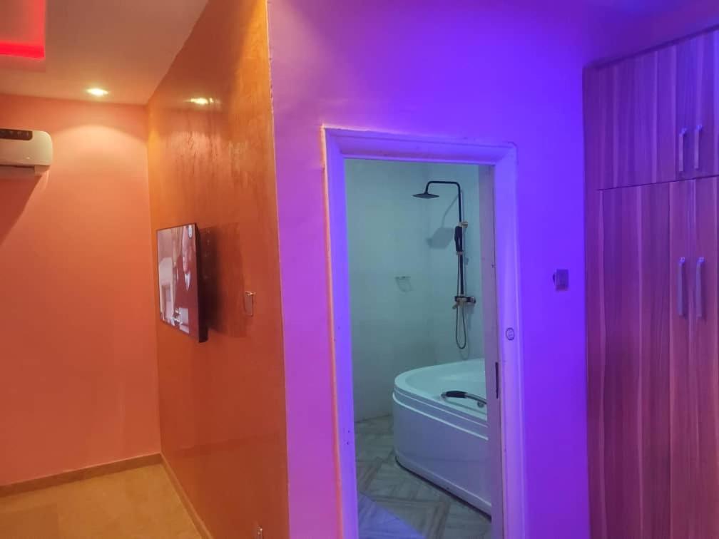 M View Hotel - Housity