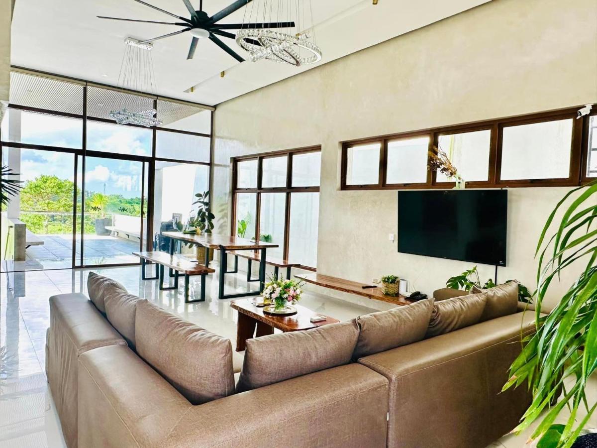 Erondel's Place Tagaytay - Housity
