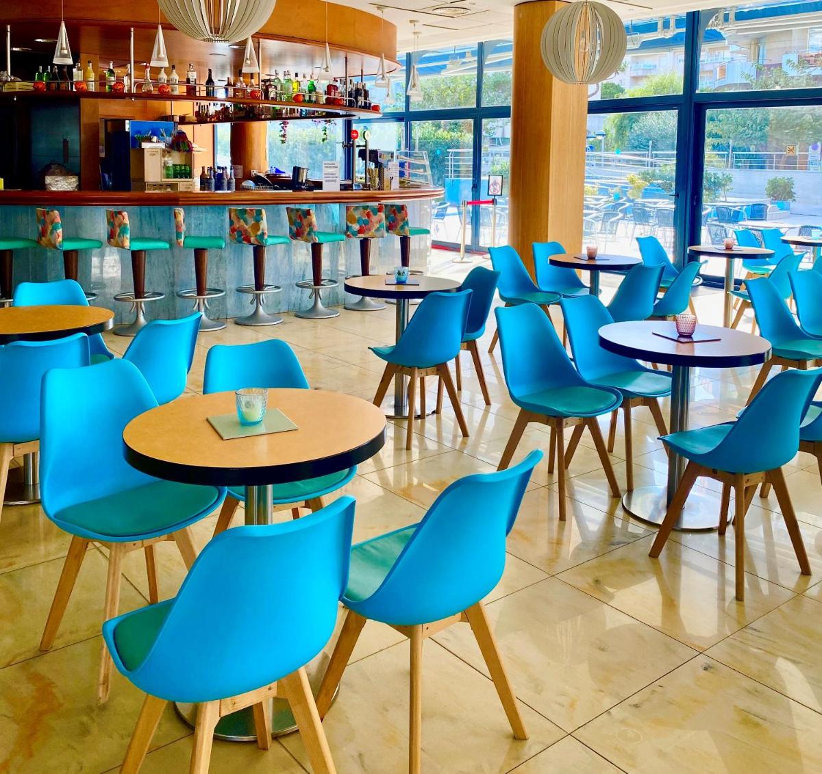 Un restaurante o sitio para comer en Hotel Blaucel