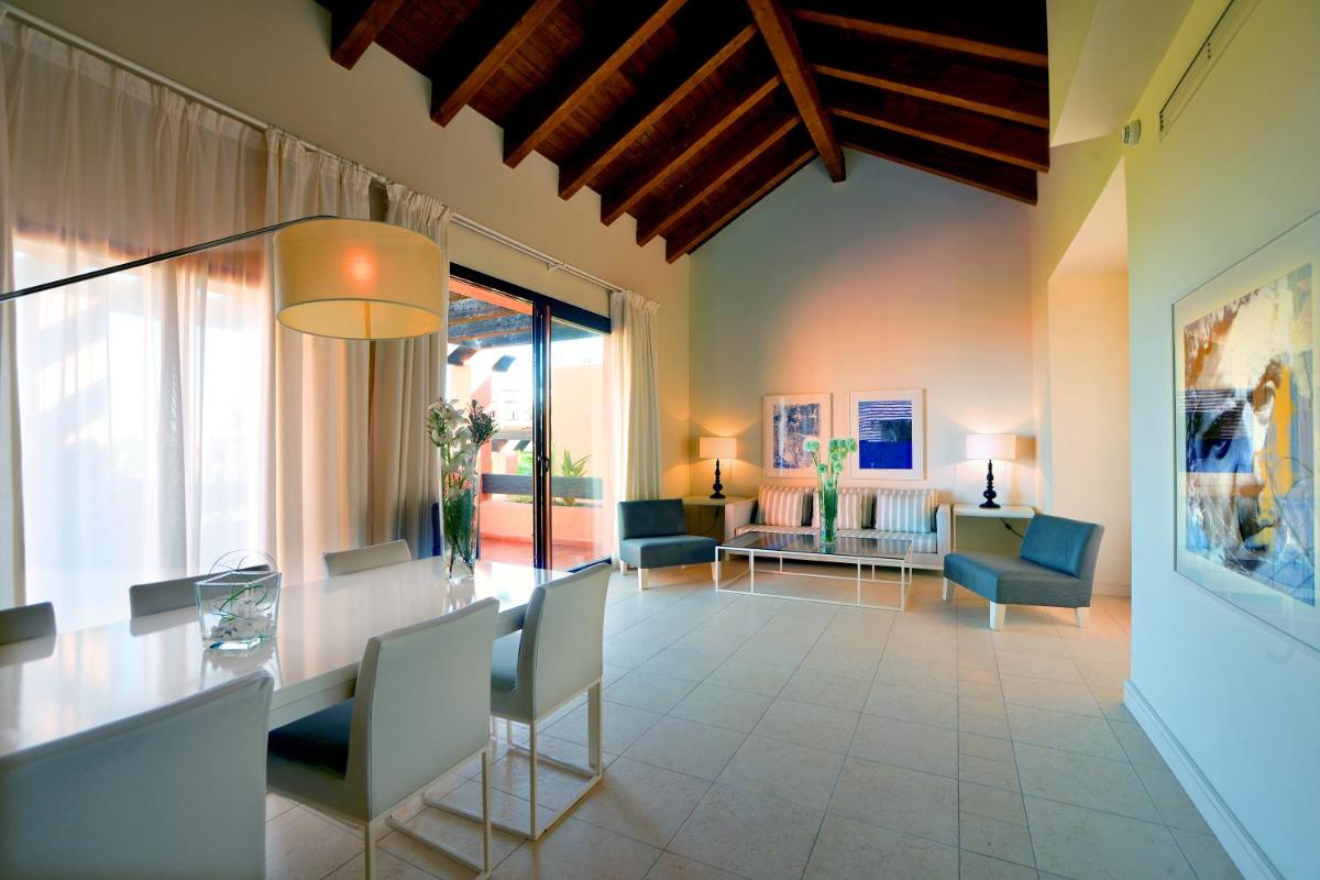 Una televisión o centro de entretenimiento en Aparthotel Novo Resort