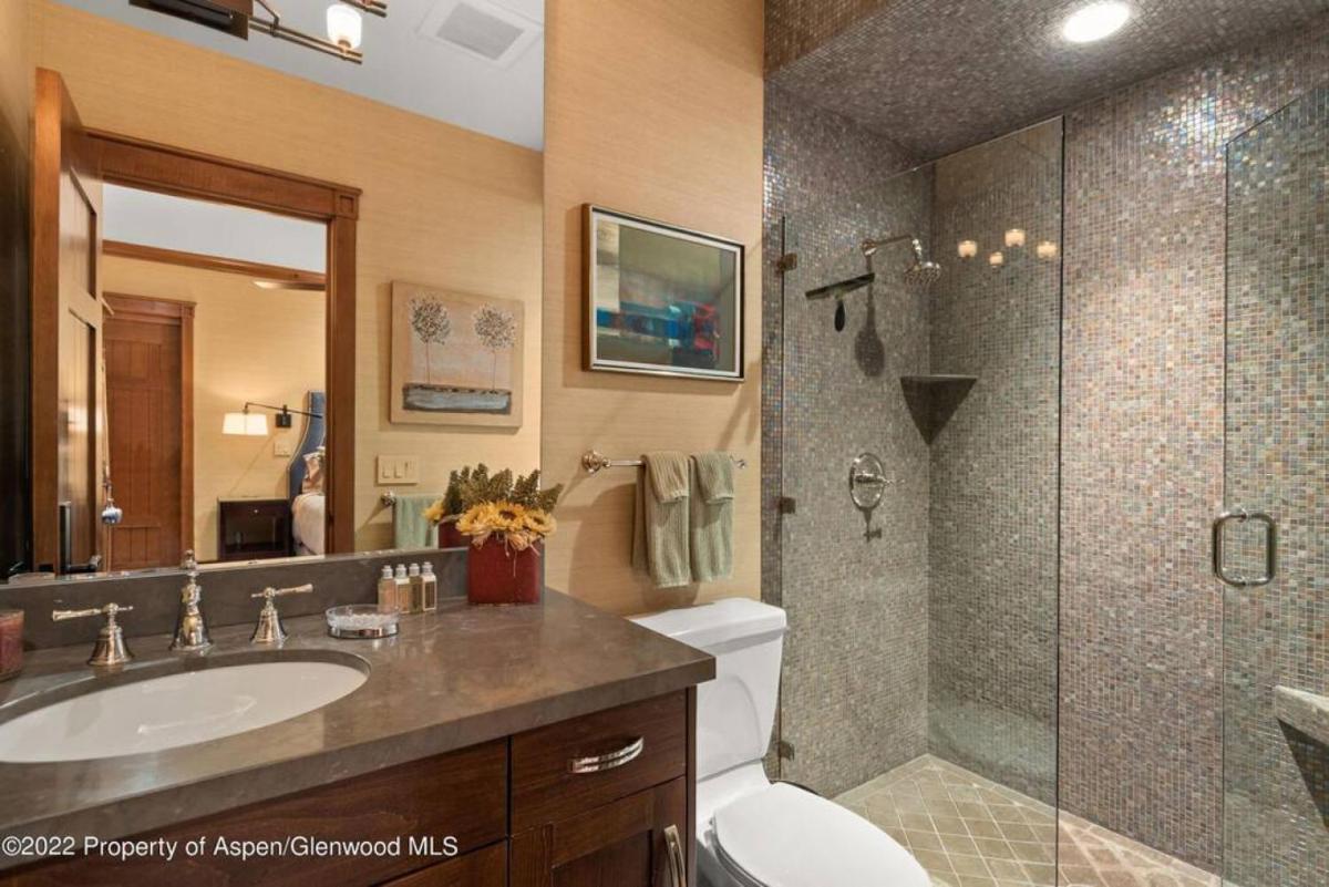 Gorgeous home in Aspen West End - Housity