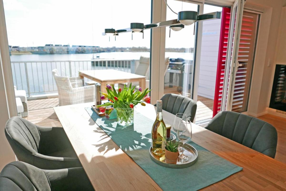 Marina Lounge - Housity