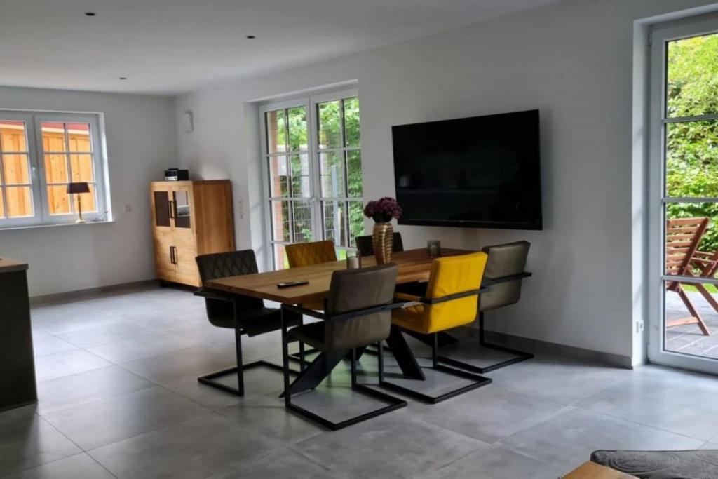 Mьhlenblick 1 - Luxuswohnung im Luftkurort Hage - Housity
