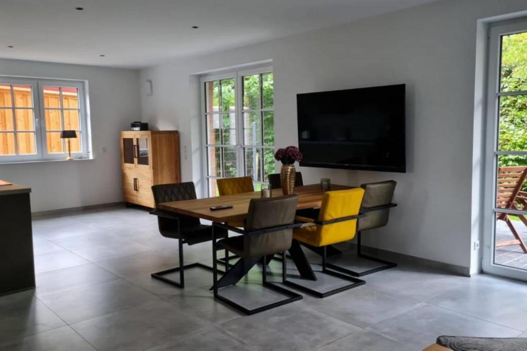 Mьhlenblick 1 - Luxuswohnung im Luftkurort Hage - Housity