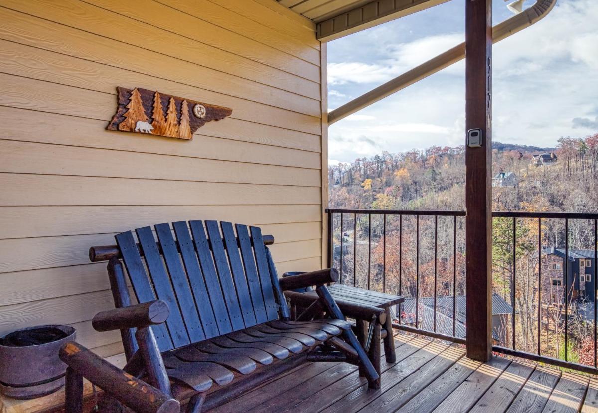 A Million Dollar View- Get 951 worth of FREE area attraction tickets for each paid day! - Housity