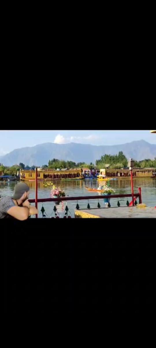 Suitetrails - HOUSE BOAT LUXURIOUS PALACE House Boat Luxurious Palace&Tours