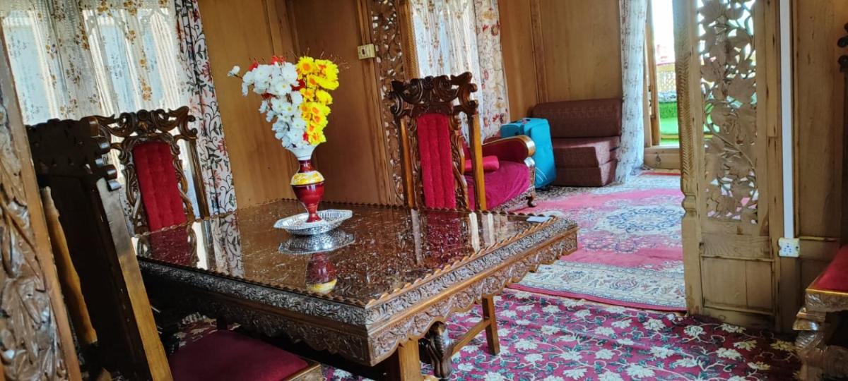 Suitetrails - HOUSE BOAT LUXURIOUS PALACE House Boat Luxurious Palace&Tours