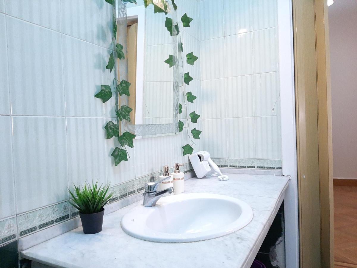 Suitetrails - Royal Apartment in Talaat Harb Downtown Cairo