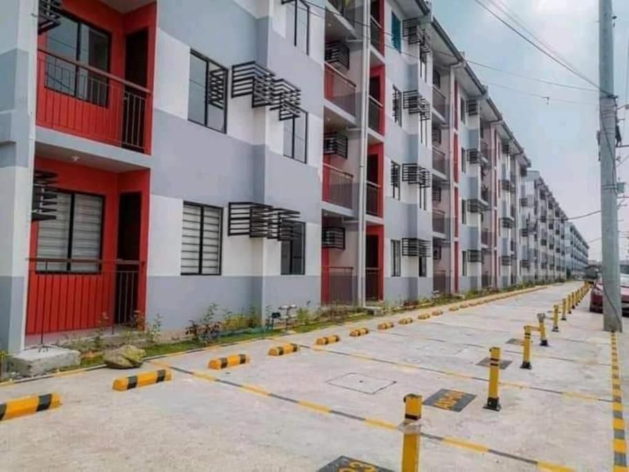 Marilao Staycation near Philippine Arena Bulacan with FREE PARKING by Retro354 Condotel - Housity