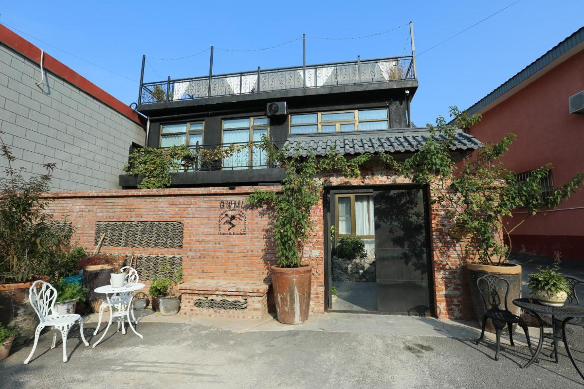Beijing MutianyuGreat Wall Let'sgo Hotel&Bar - Housity