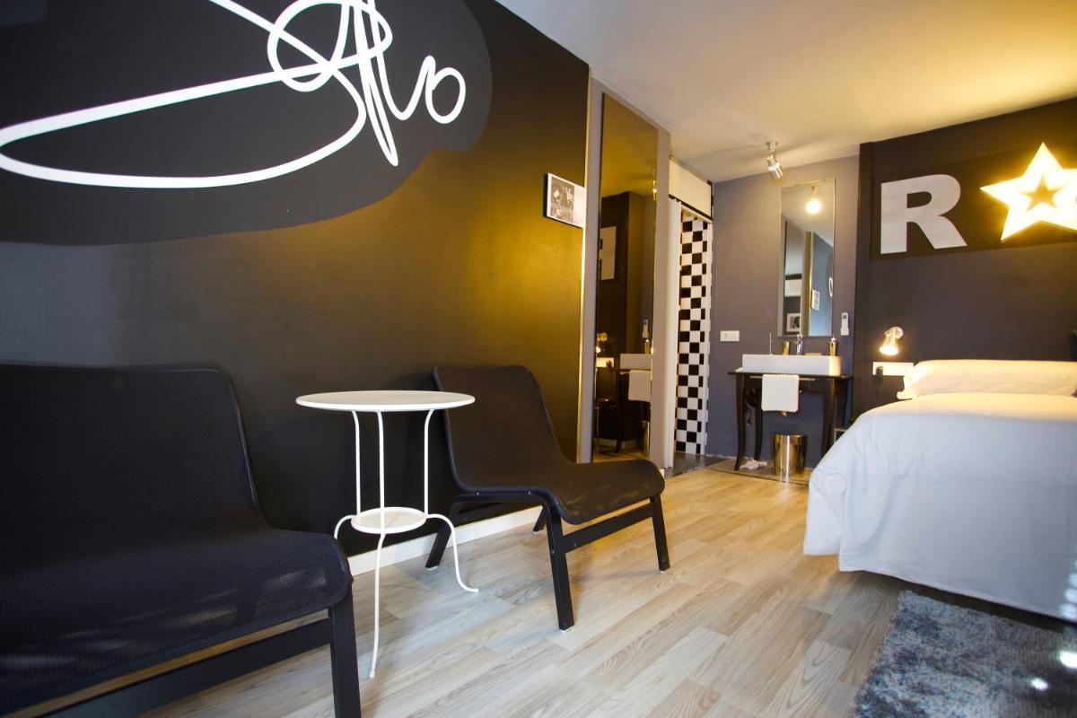 Hotel Apartamentos Rock Star - Housity