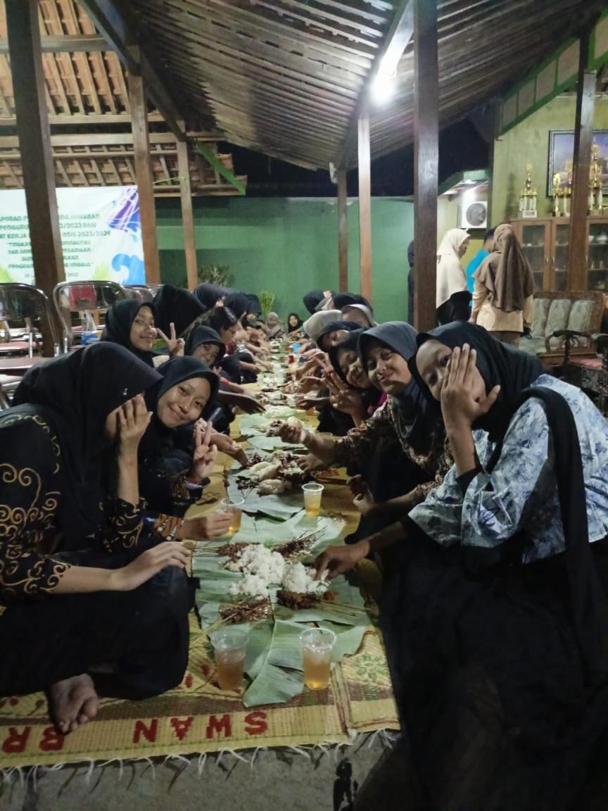 Pendopo Kayuwanan Homestay Syariah - Housity