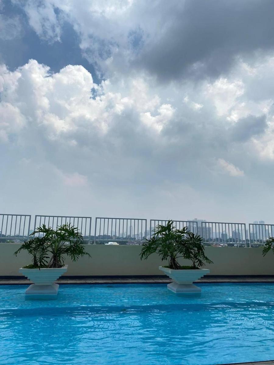 Luxury Condo-Princeton Residence-New Manila Quezon City-Fast Wi-fi150mbps - Housity