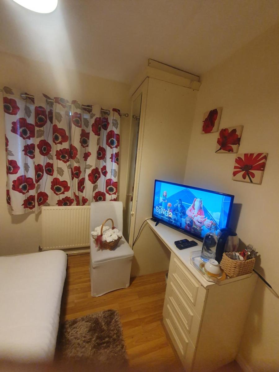 Double size and Single room in Barking - Housity